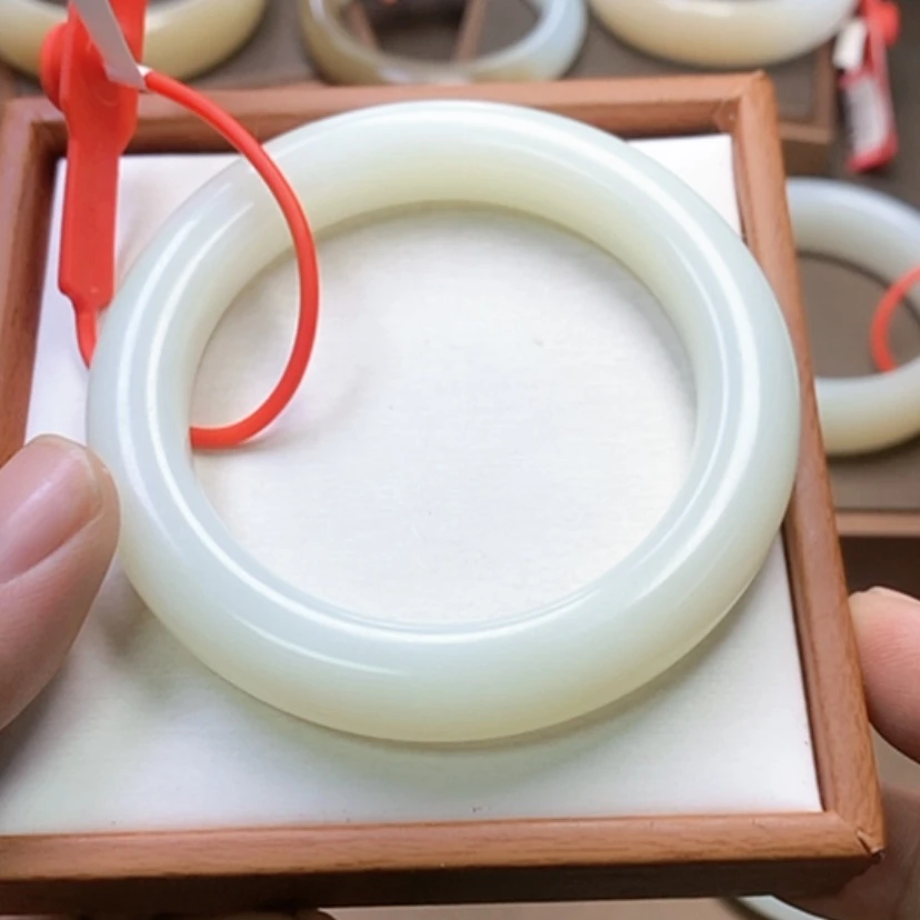 【闪购商品】未镶嵌手镯和田玉财***。