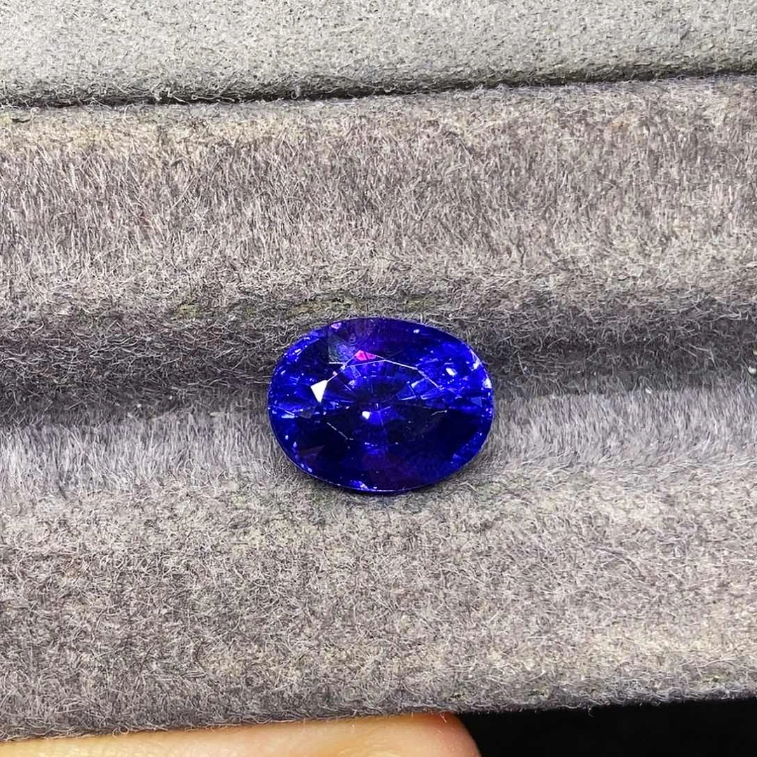 坦桑石4.98克拉天然全净玻璃体满火彩坦桑石未镶嵌