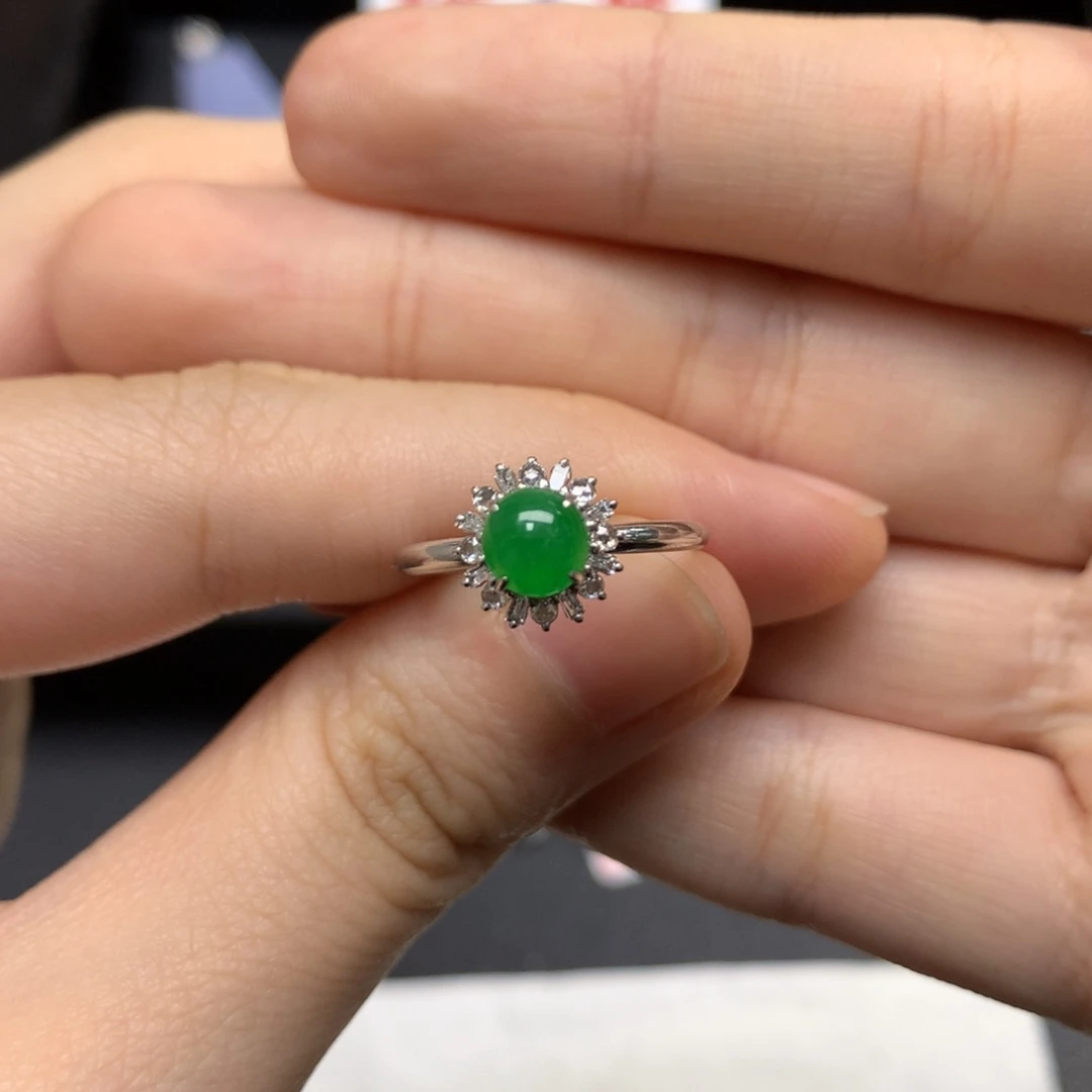 18K金镶嵌戒指翡翠