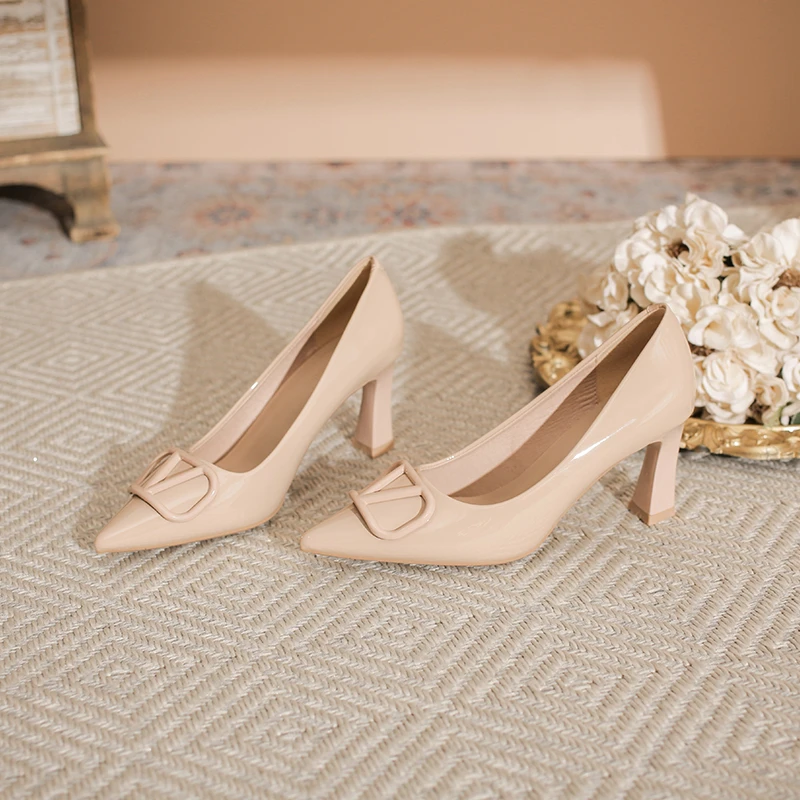 2025新款春秋季百搭法式薄款方根高跟鞋尖头小众裸色粗跟单鞋女