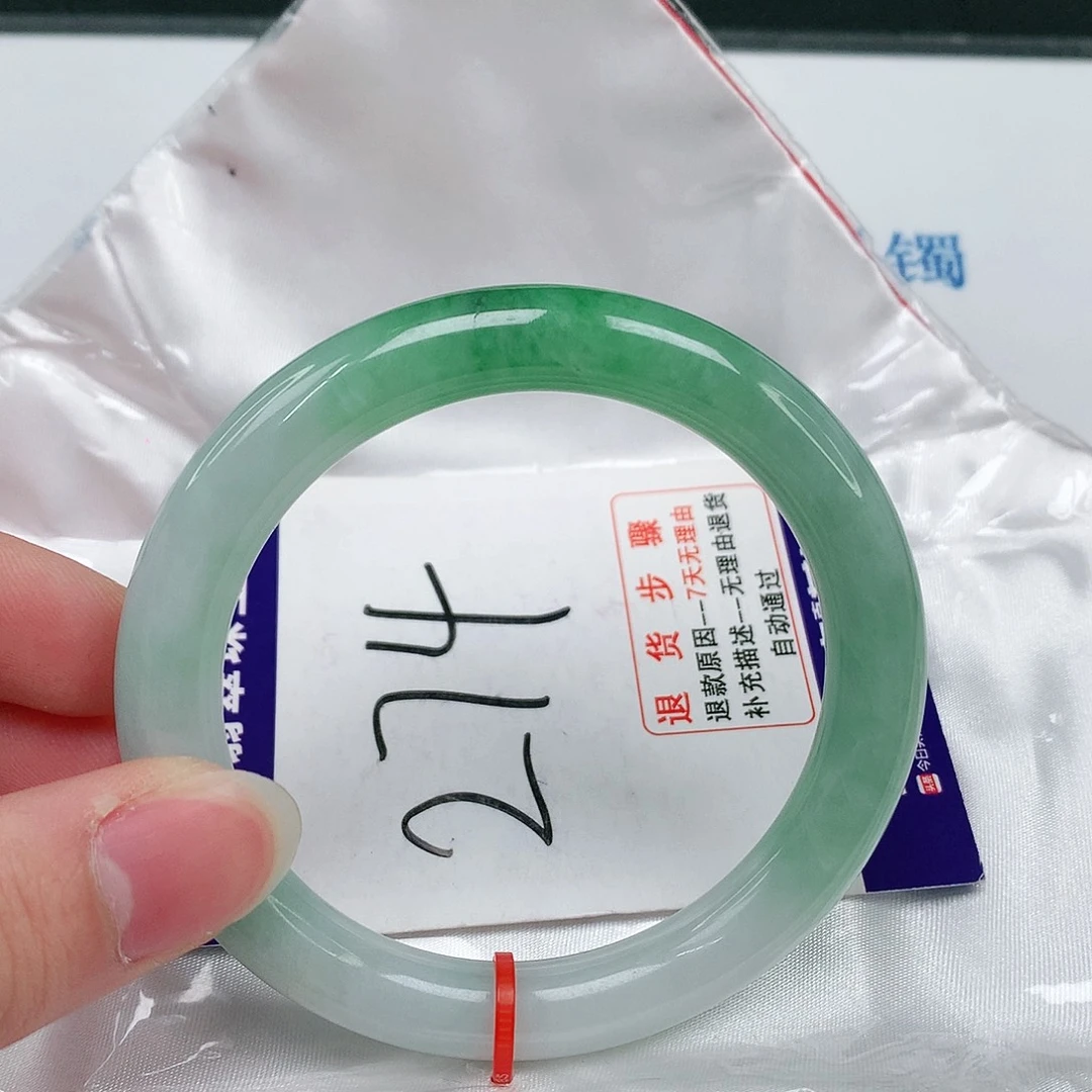 翡翠手镯未镶嵌翡翠