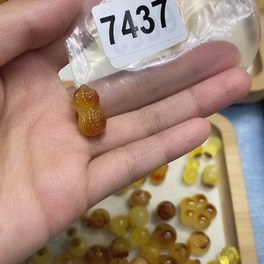 琥珀未镶嵌珠宝奇石