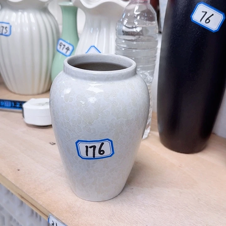 176号小花瓶高16厘米一个