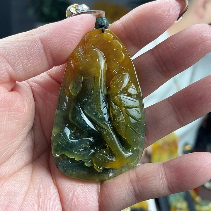 蛇纹石玉未镶嵌颈饰