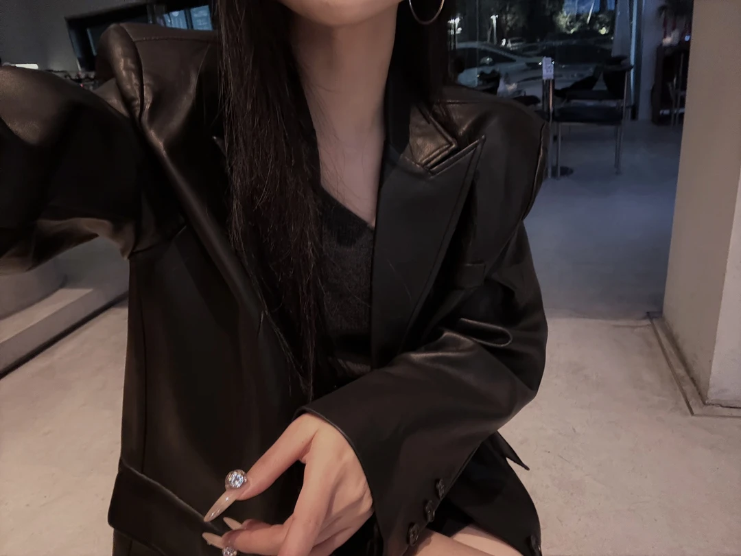 阿丹家    自留春款飒飒皮衣外套20250223