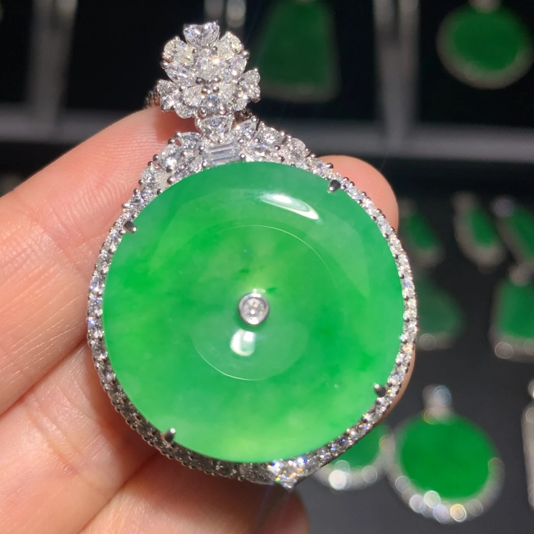 翡翠颈饰18K金镶嵌翡翠