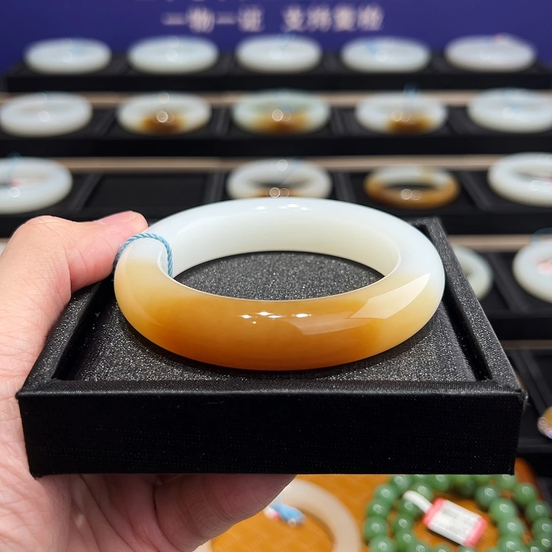 和田玉未镶嵌手镯