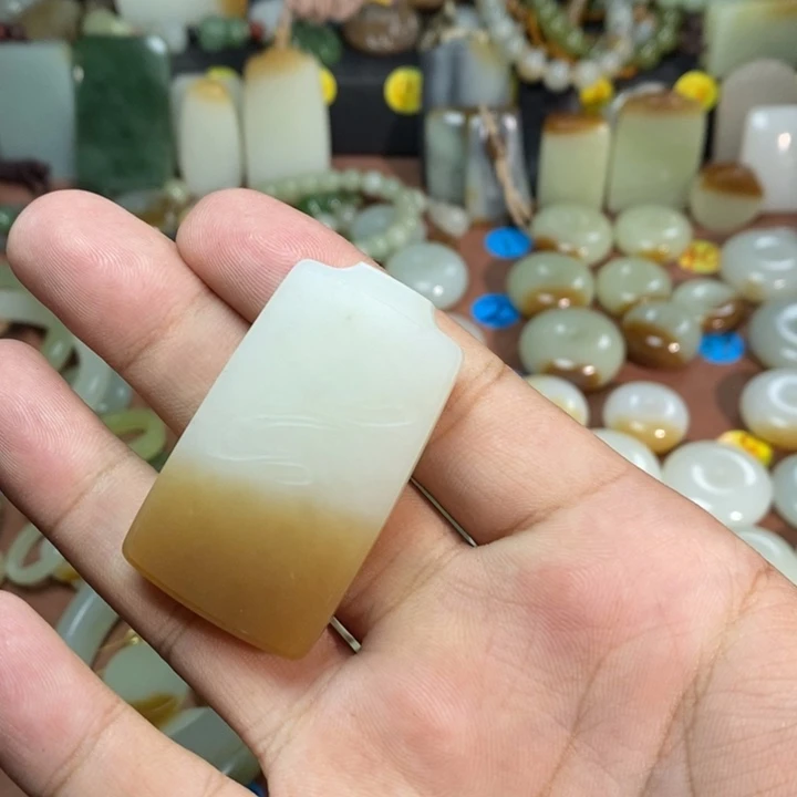 孙***森和田玉未镶嵌吊坠(不含链)