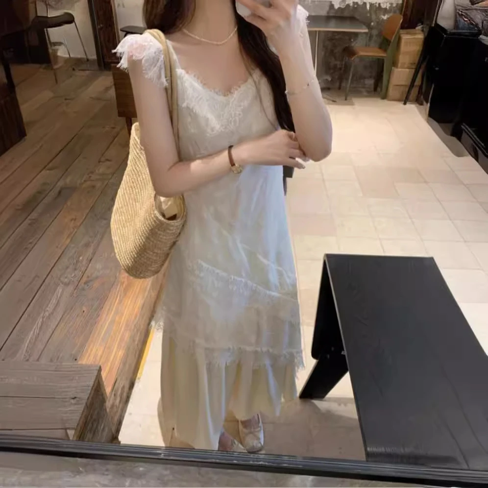 2025夏季法式温柔风飞飞袖连衣裙蕾丝拼接设计感收腰显瘦v领长裙