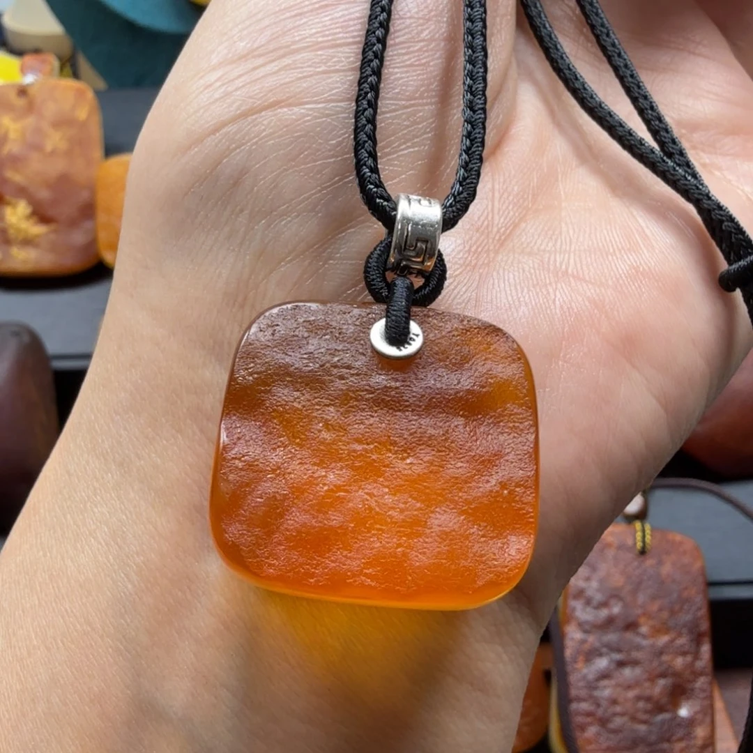 琥珀吊坠(赠链)未镶嵌