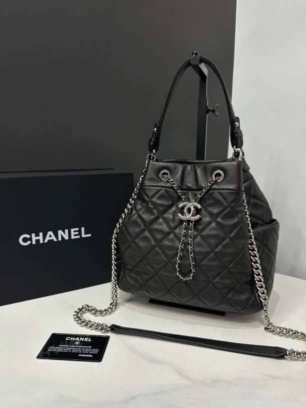 95新 Chanel/香奈儿 黑银抽绳水桶包23开卡22cm/JJ04121203