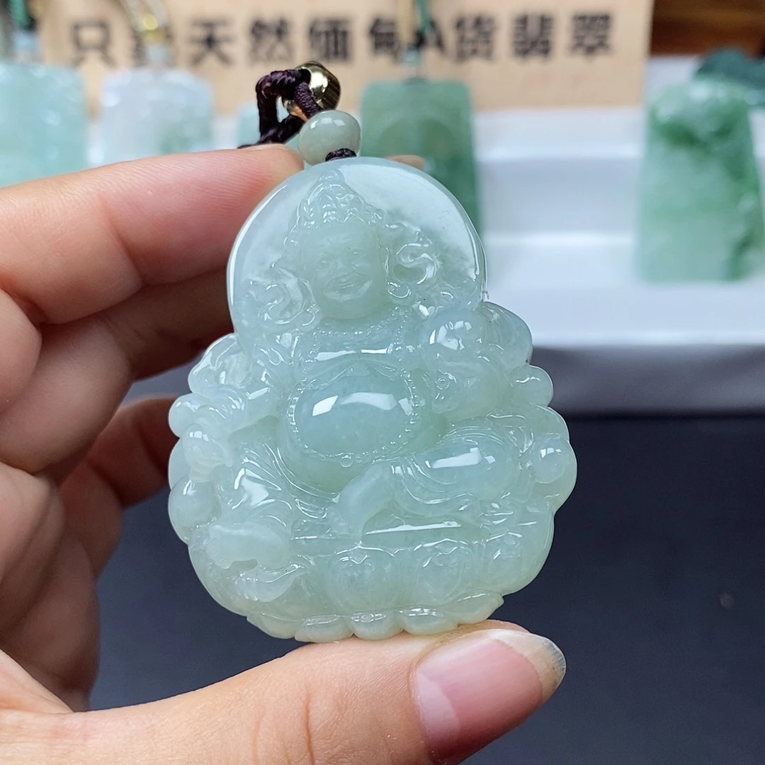 翡翠未镶嵌颈饰明**性翡翠