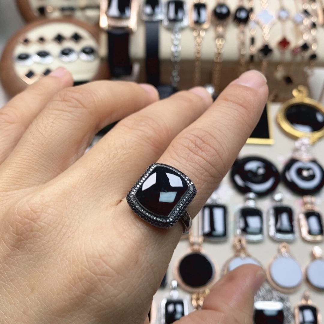 翡翠18K金镶嵌戒指