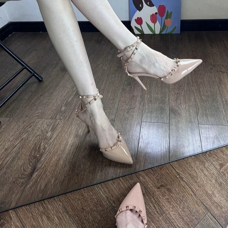 【Sumlee】铆钉中空一字扣交叉带凉鞋女夏性感细跟气质高跟鞋女