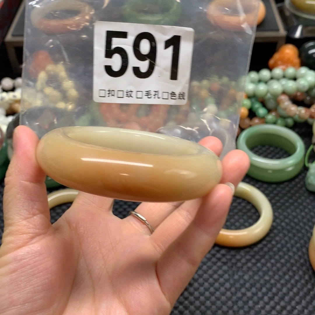 大***强石英质玉手镯未镶嵌