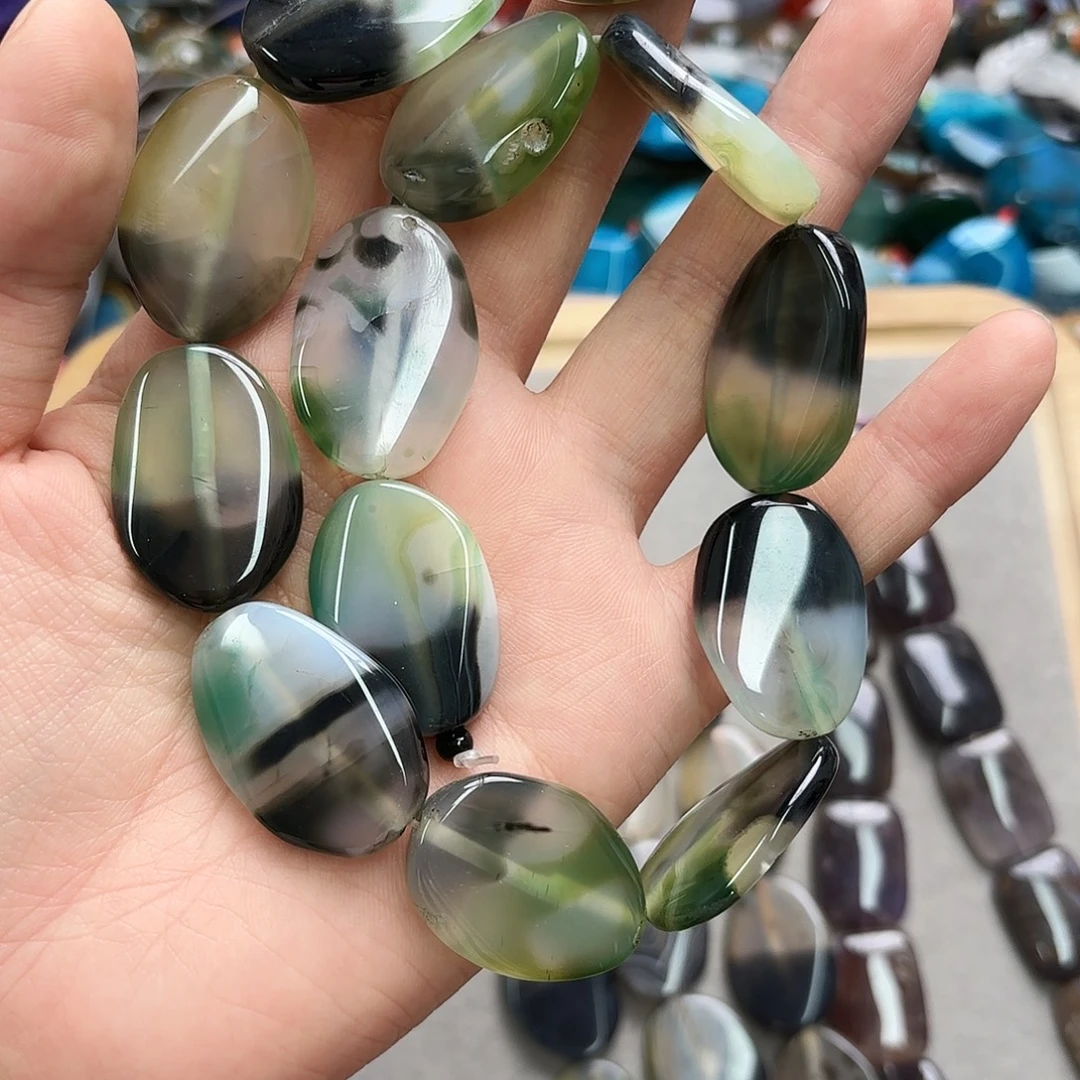 格****玛瑙/玉髓未镶嵌珠宝半成品双色蛋型一条