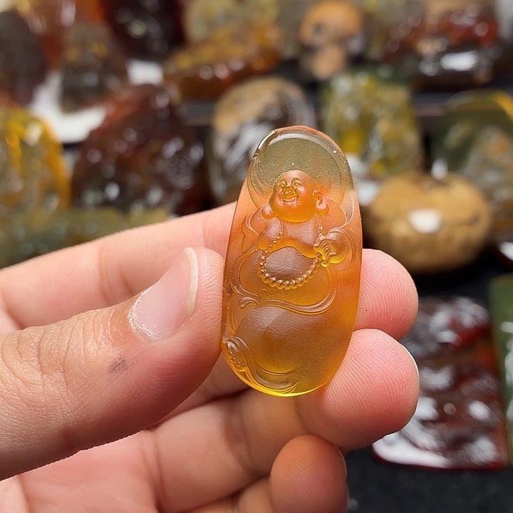 琥珀未镶嵌颈饰49