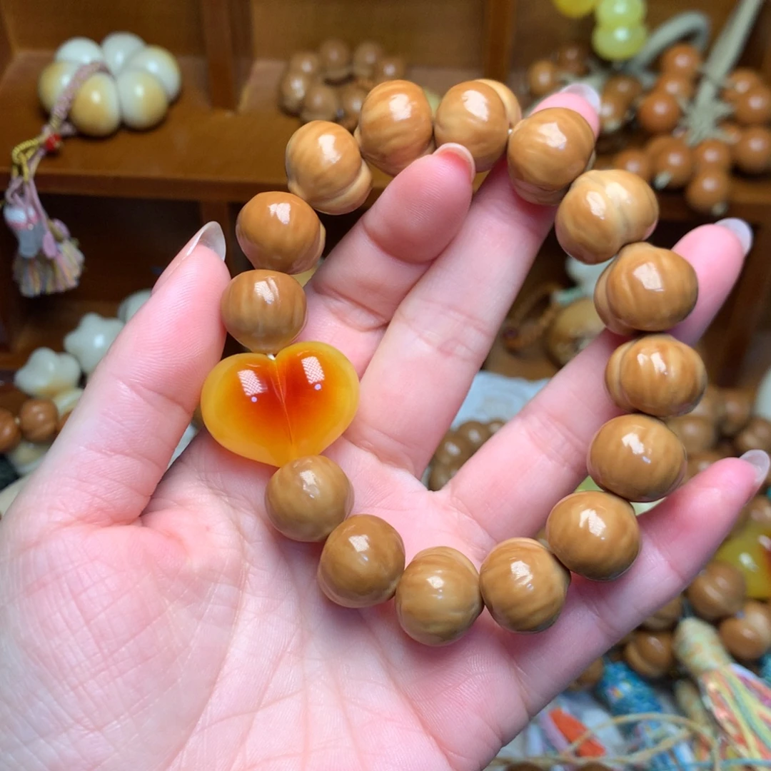 猴头核桃吊坠二代屁桃手串爱心