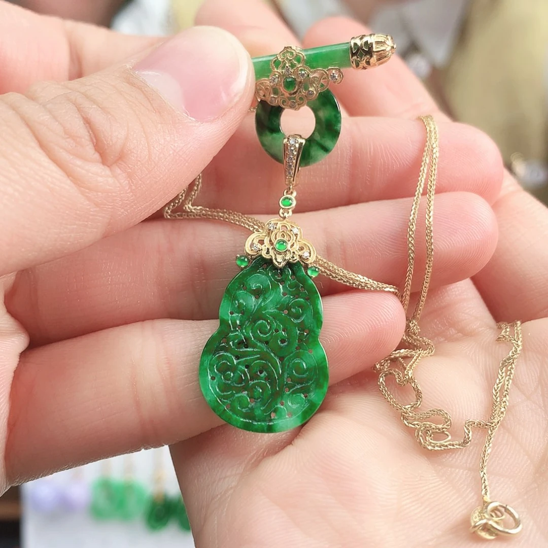 翡翠吊坠(赠链)18K金镶嵌简***九吊坠