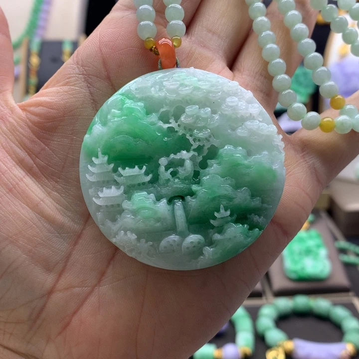 翡翠吊坠(赠链)未镶嵌