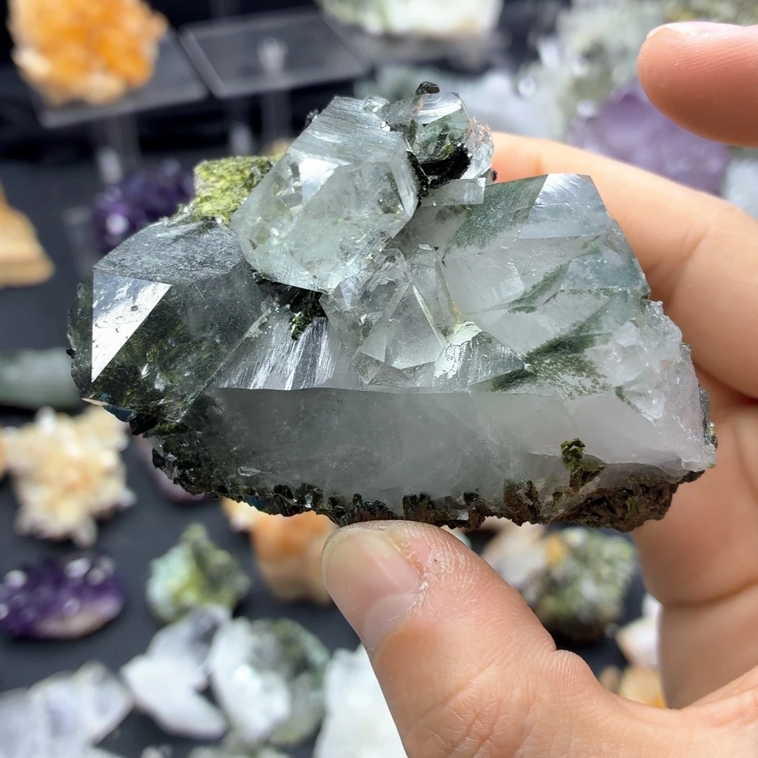 石材绿帘碧喜绿幽共生大晶簇