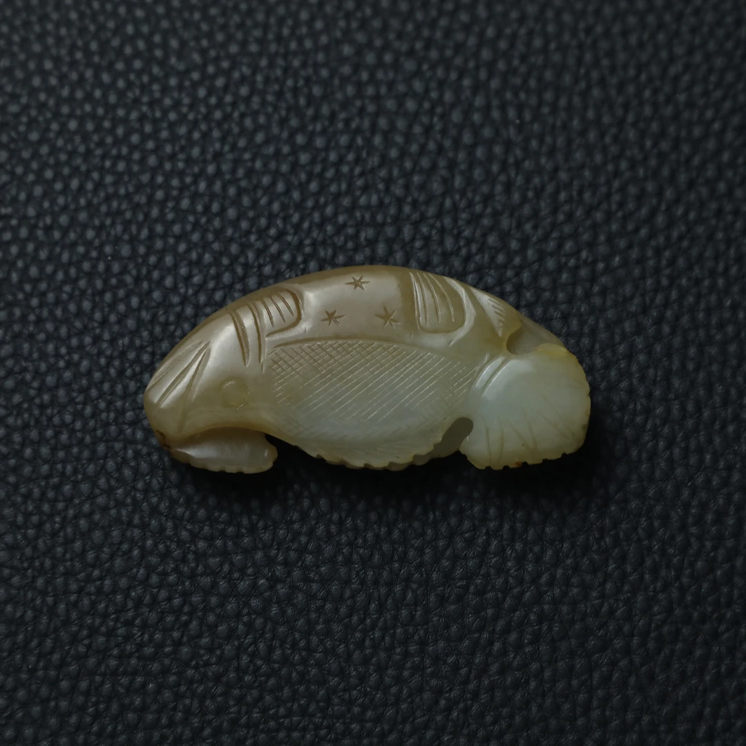 TCWWA07164清晚和田白玉桂鱼把件