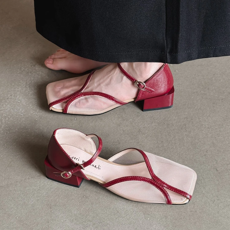法式复古方头网纱拼接一字扣带粗跟低跟包头凉鞋时尚通勤鞋夏季