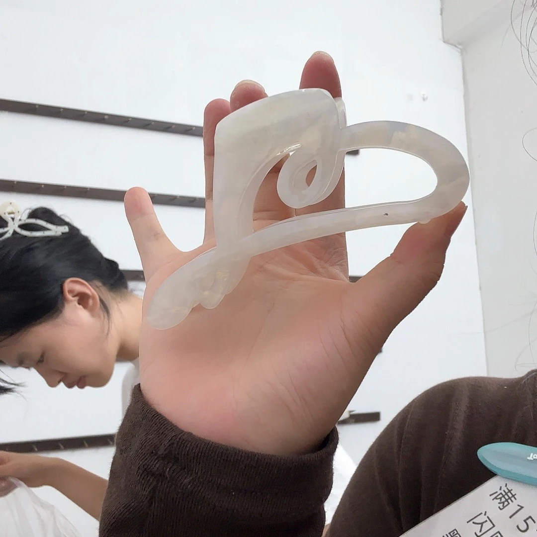 非金属合成立方氧化锆有黑点