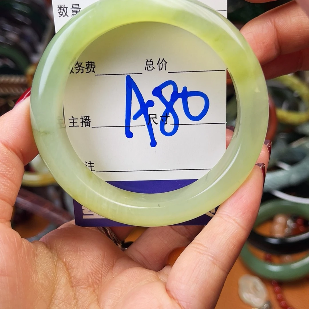 女***神蛇纹石玉未镶嵌颈饰