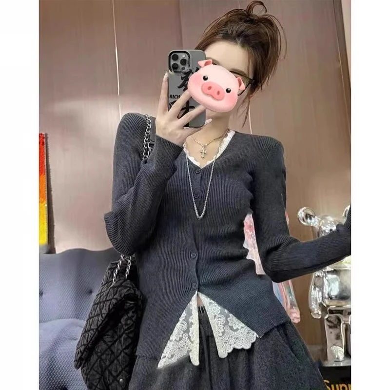 法式灰色蕾丝拼接女秋冬季2025新款设计感内搭针织开衫上衣