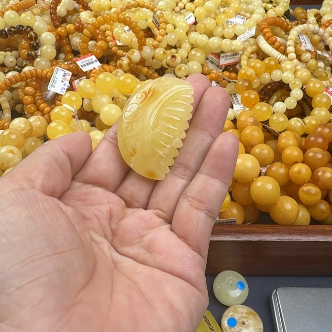 未镶嵌琥珀珠宝奇石