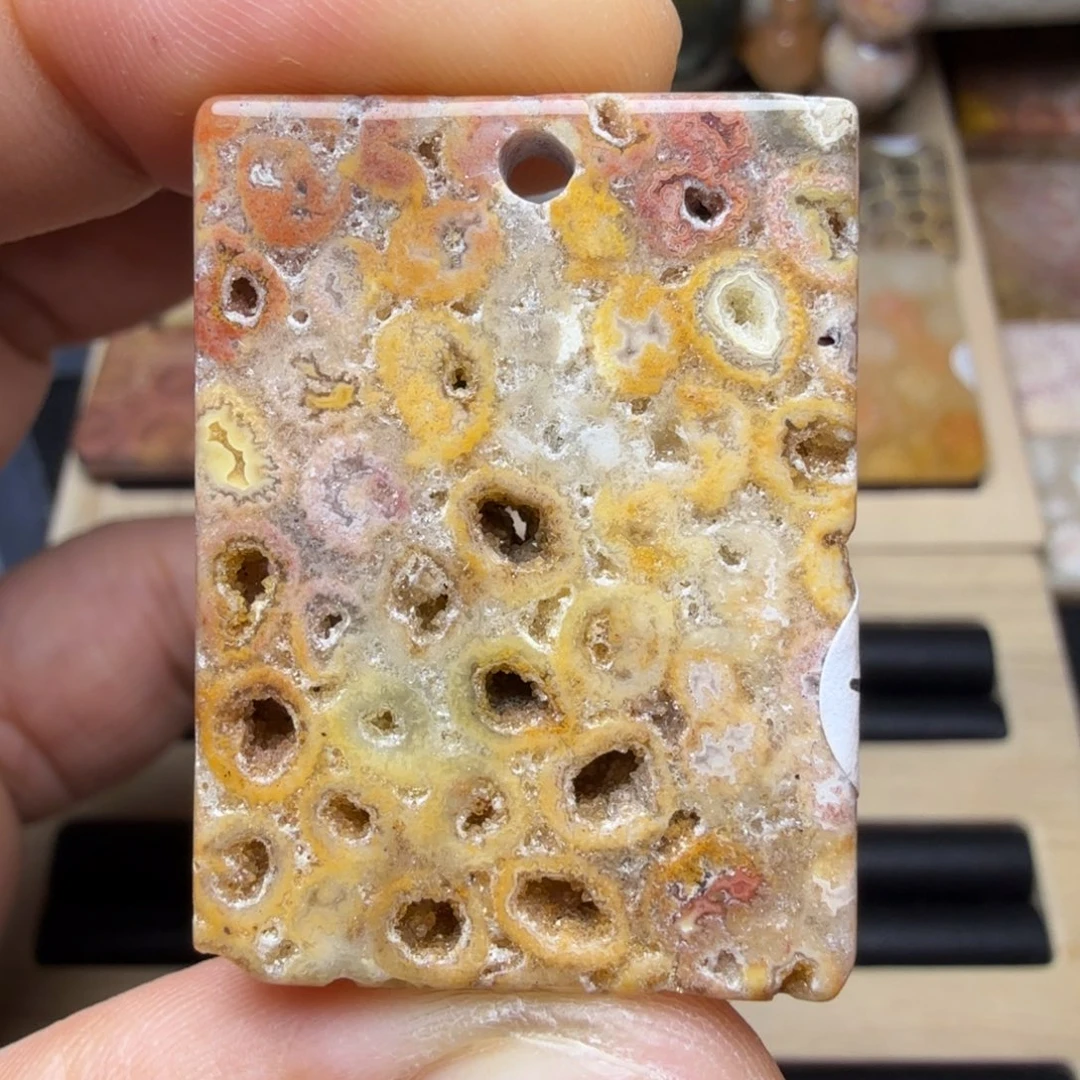 石英质玉未镶嵌纯天然色有机玉石保真色