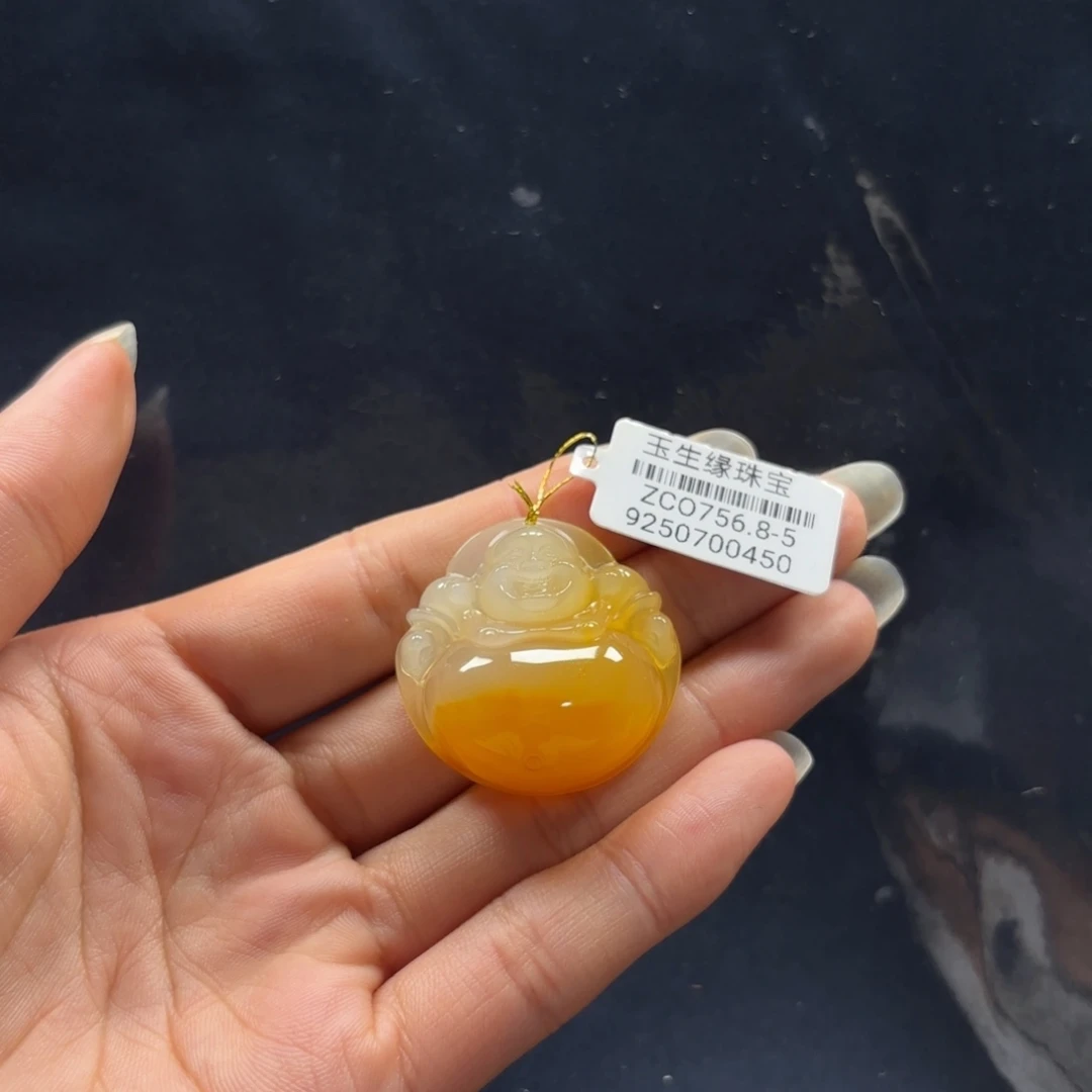 太****未镶嵌石英质玉（黄龙玉）颈饰