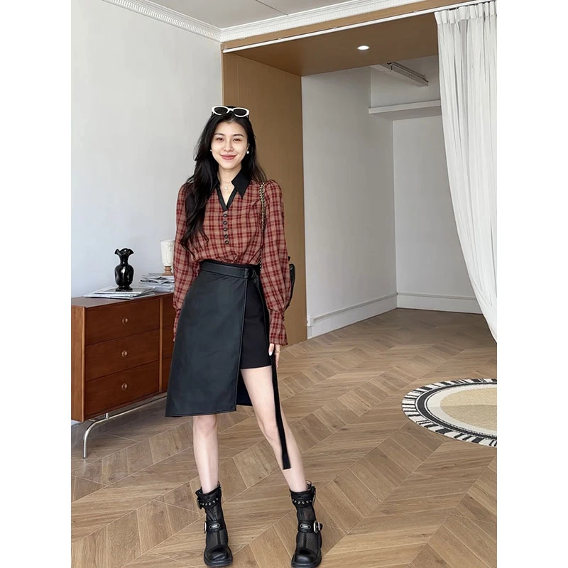 张阿星【雅痞格调】红格撞色港风V领遮肉宽松衬衫+不规则收腰皮半裙
