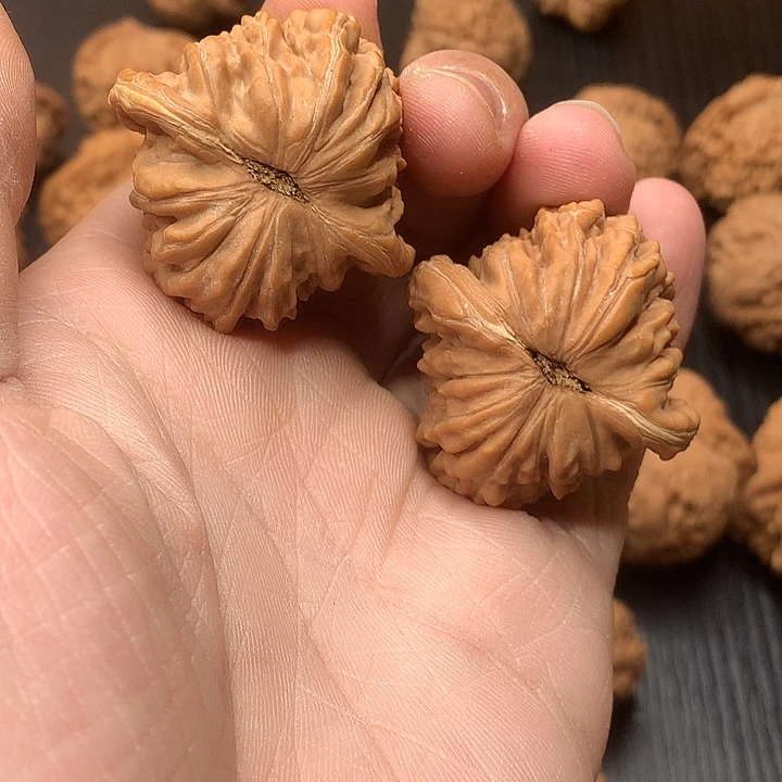 吊坠文玩核桃38 楼子尖有磕碰