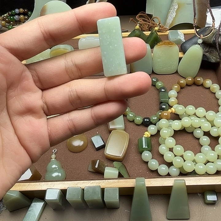 和田玉未镶嵌挂件