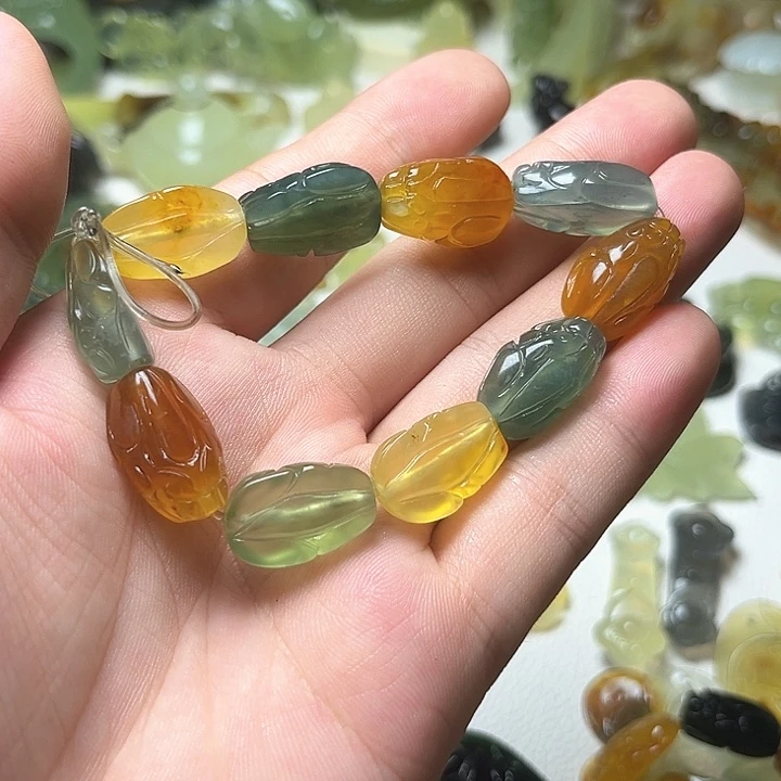 蛇纹石玉未镶嵌颈饰