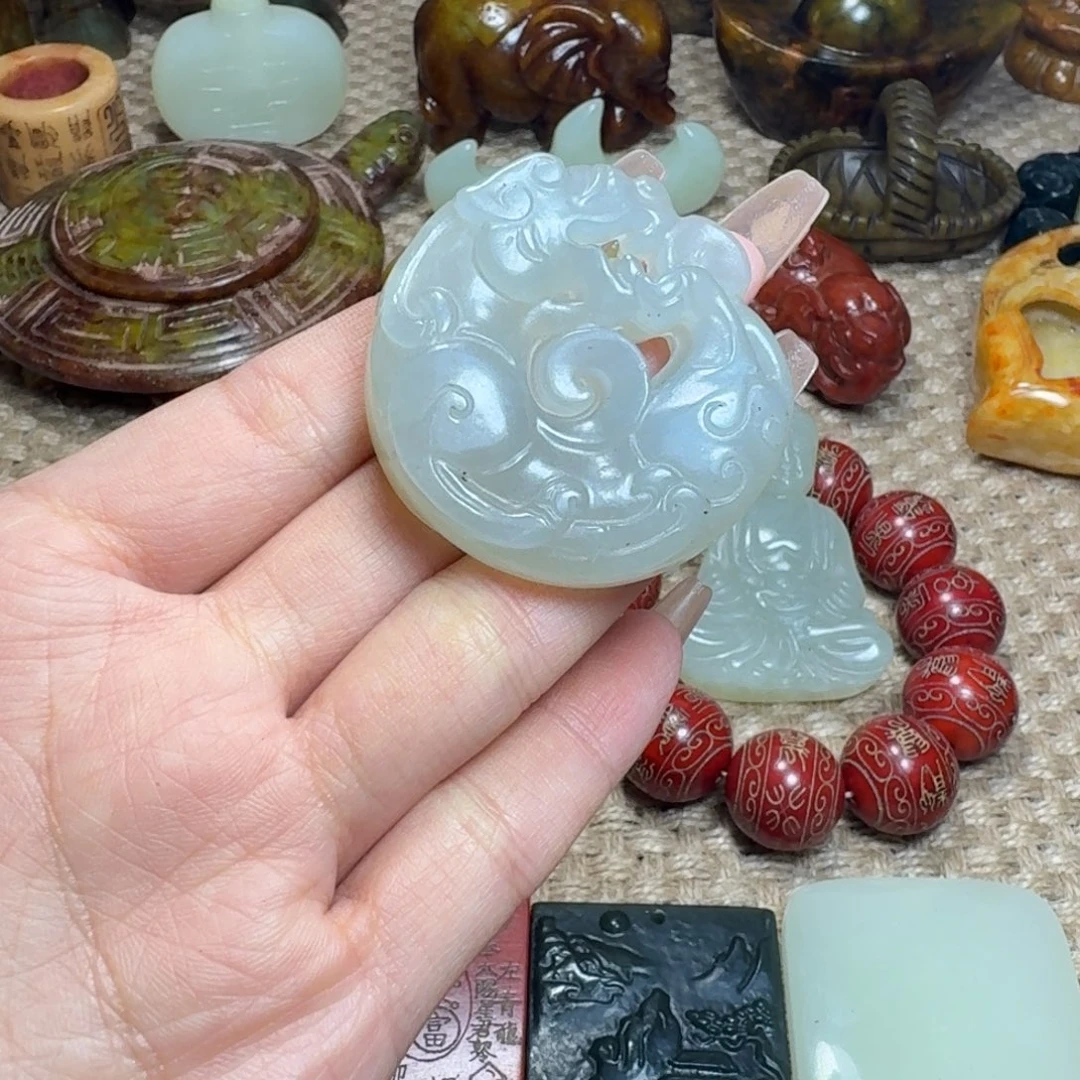 蛇纹石玉未镶嵌颈饰