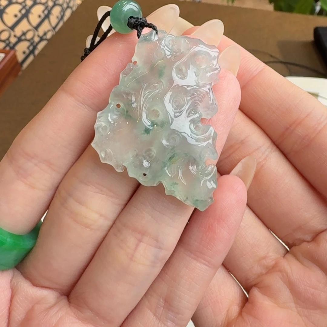 翡翠颈饰未镶嵌随行冰飘花太湖石