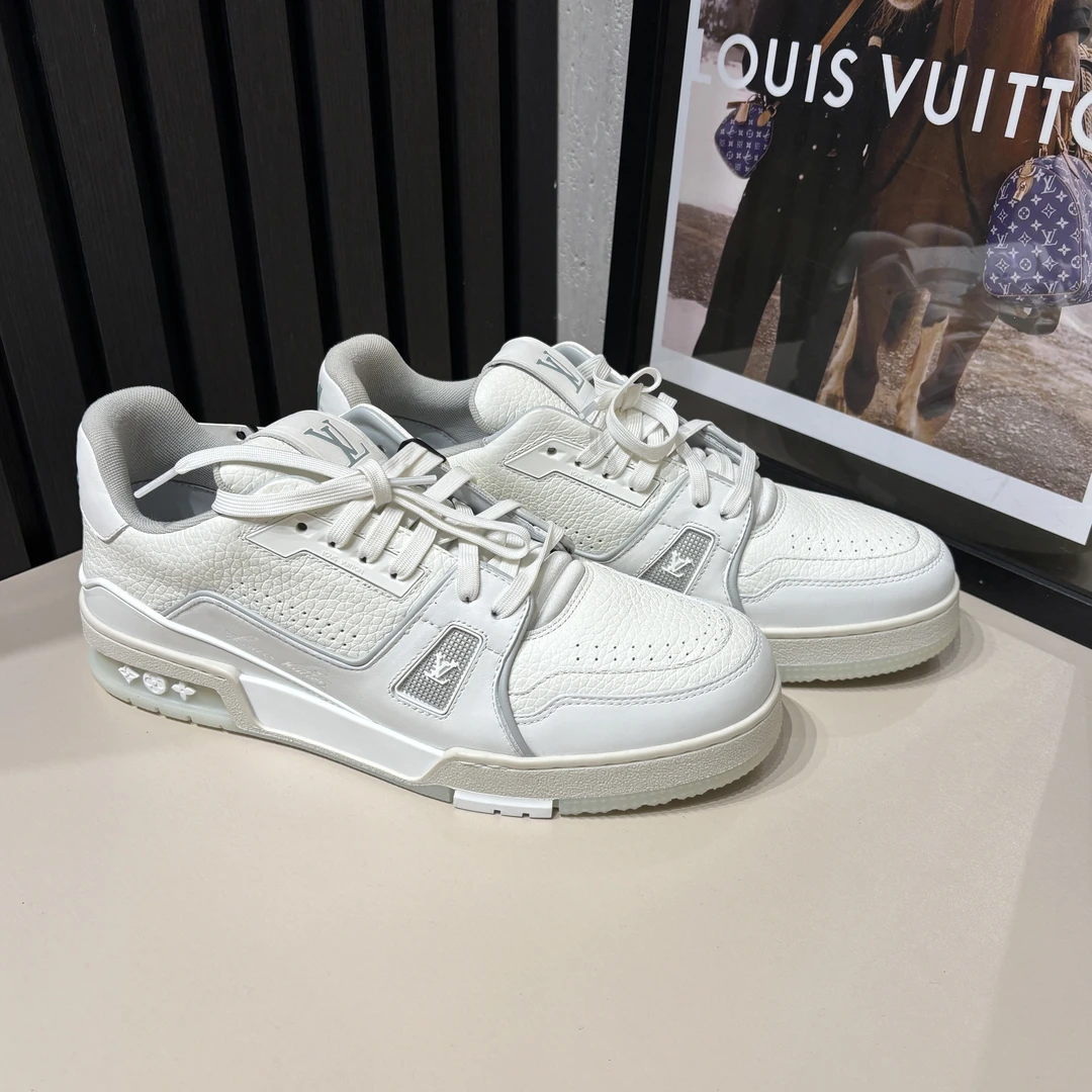 未使用 LouisVuitton/路易威登 白色trainer浮雕板鞋8码 12929590