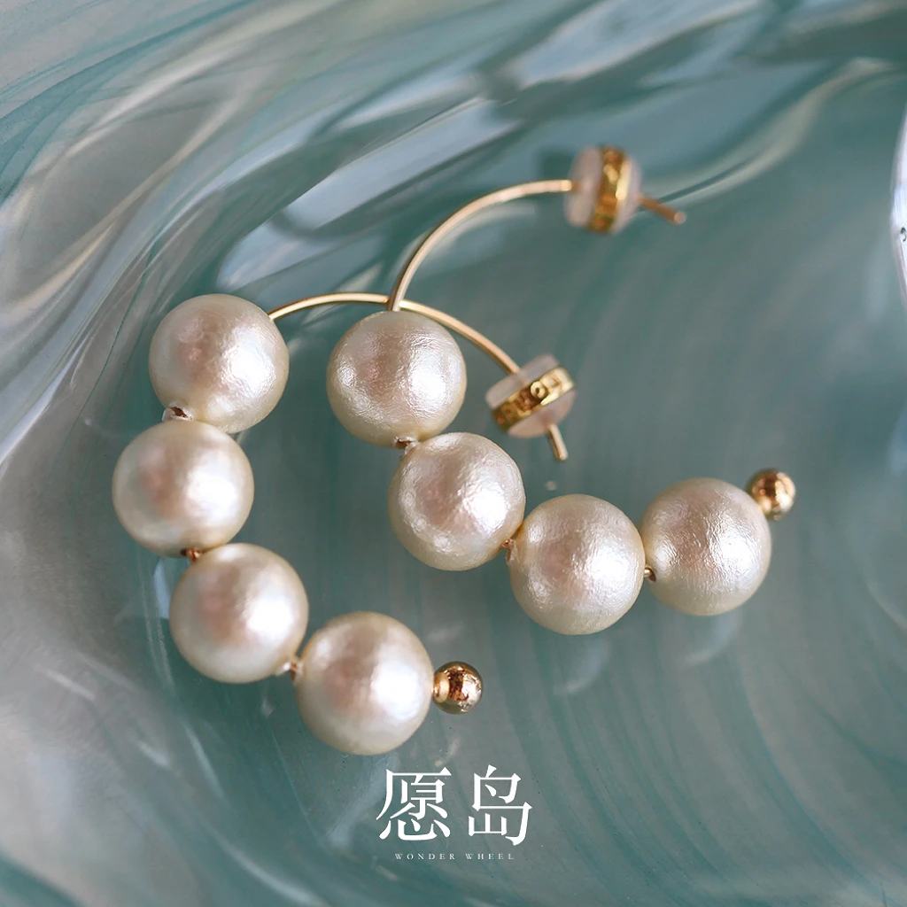 愿岛 黄铜仿珍珠耳饰 法式气质时尚奶油黄仿珍珠棉花珠耳圈EH2590