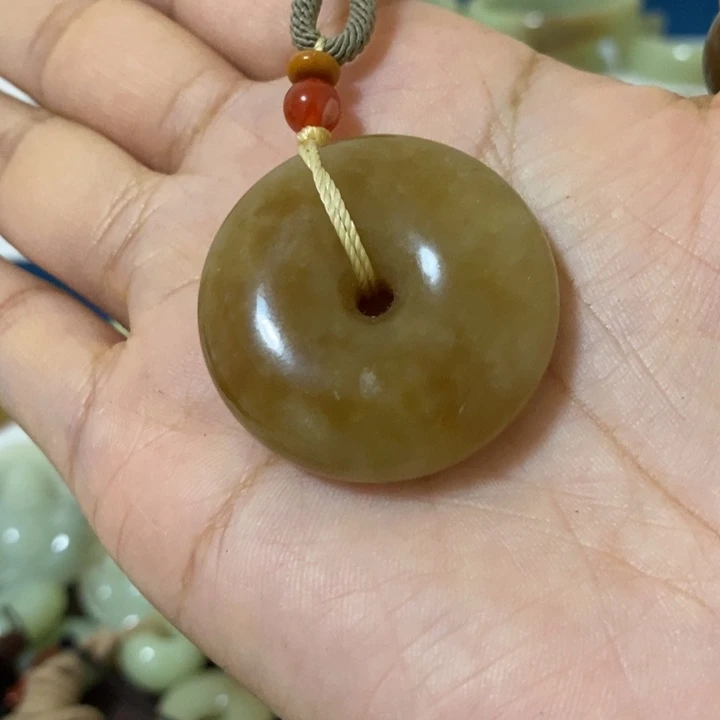 和田玉颈饰未镶嵌梦**影