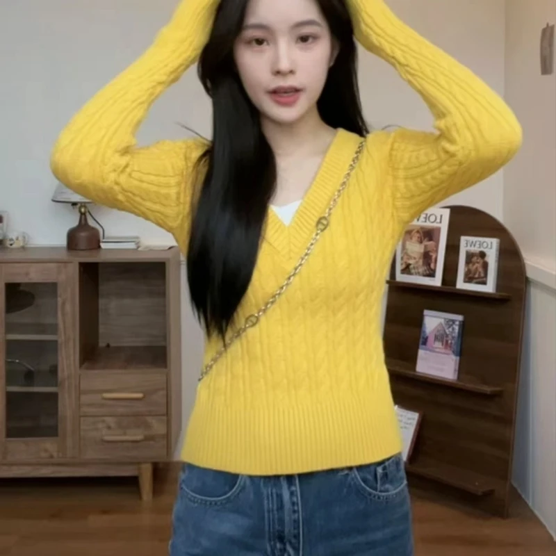 韩系氛围感撞色假两件拼接v领修身针织衫女甜辣麻花收腰上衣秋冬