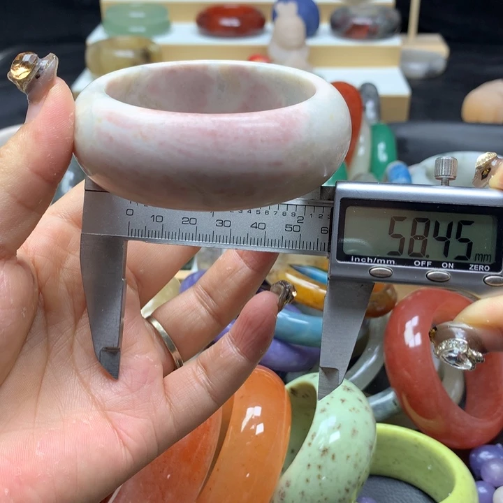 未镶嵌手镯石英质玉