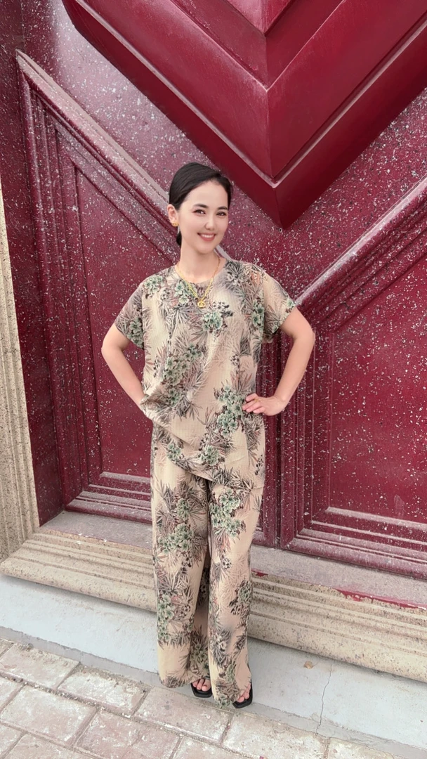 2025新款女夏新款时尚印花宽松显瘦居家外穿腿裤两件套