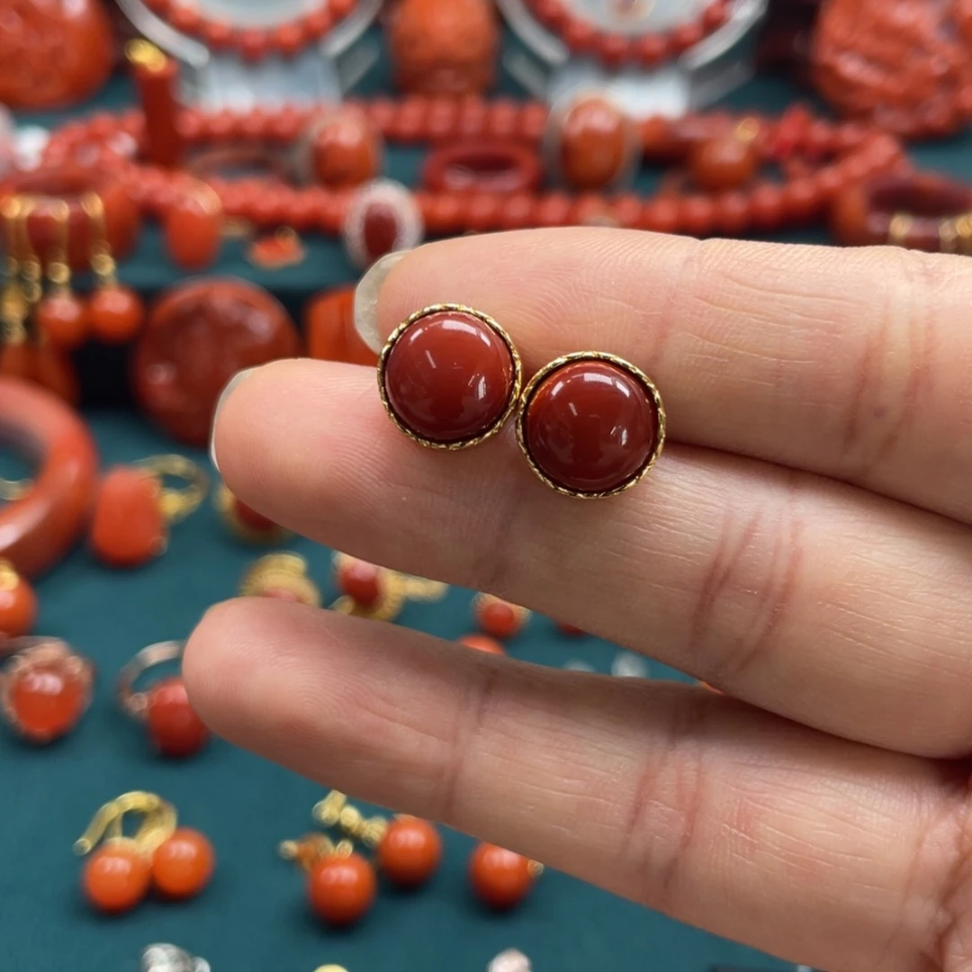 南红玛瑙川料南红耳钉银S925镀金镶嵌九**光