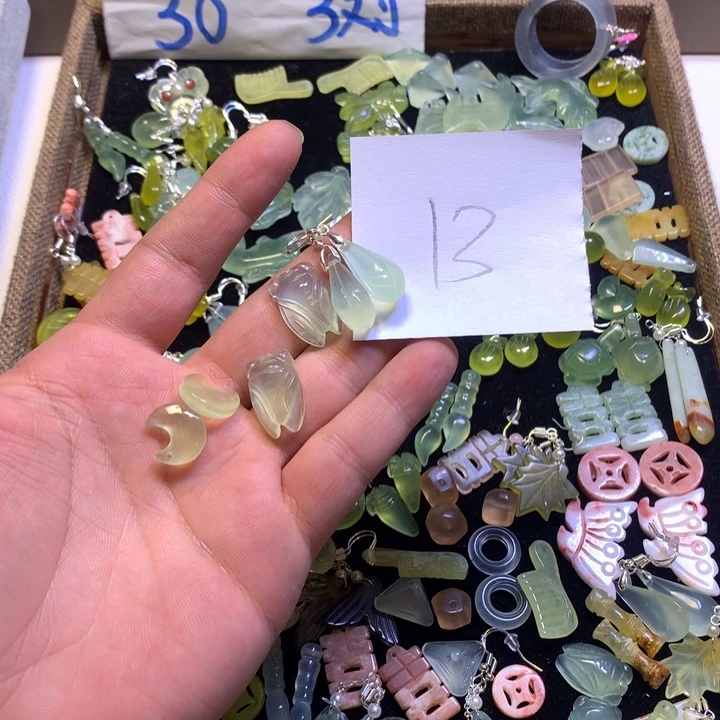 蛇纹石玉合金耳钉乐**妈