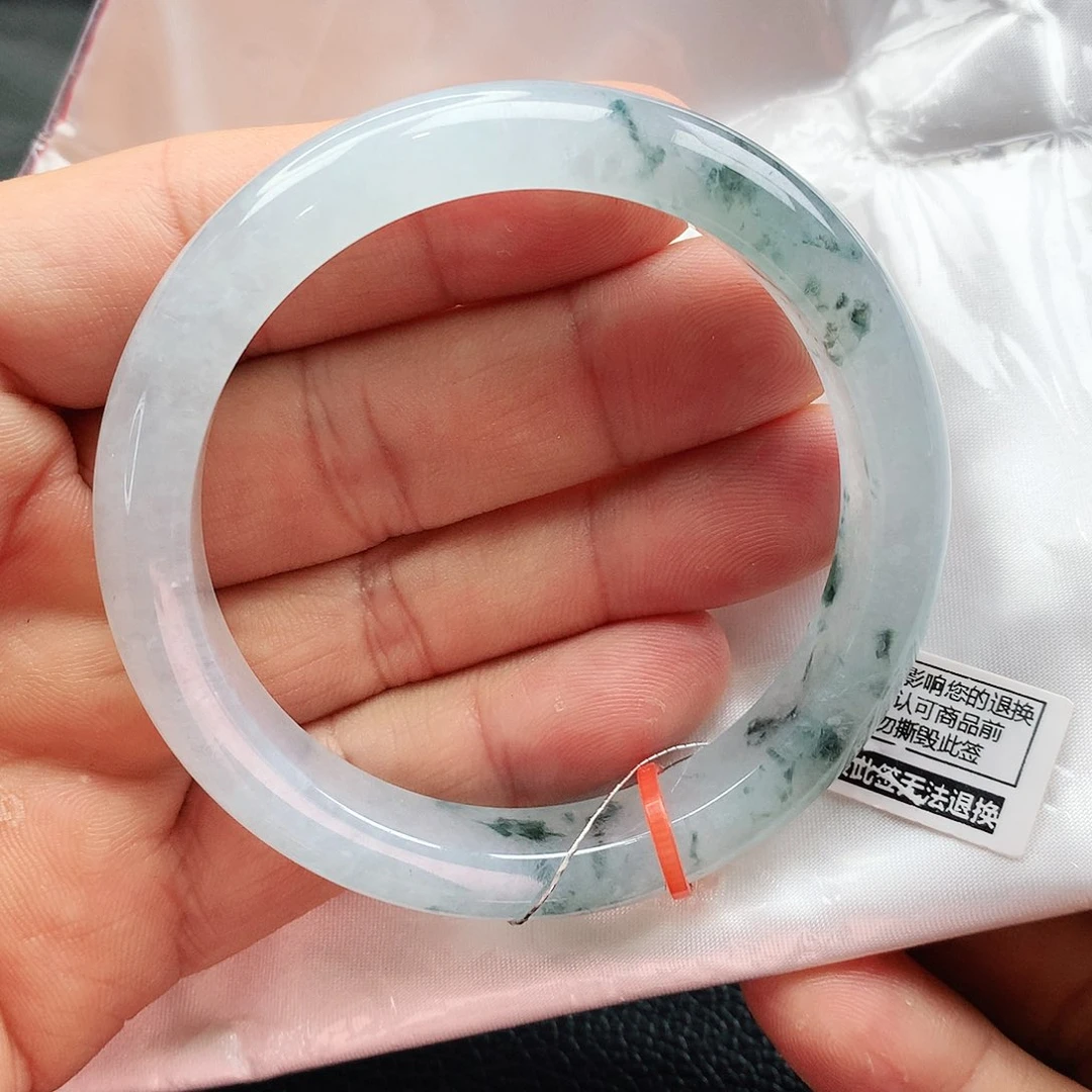 翡翠手镯未镶嵌彩**妹天然翡翠手镯