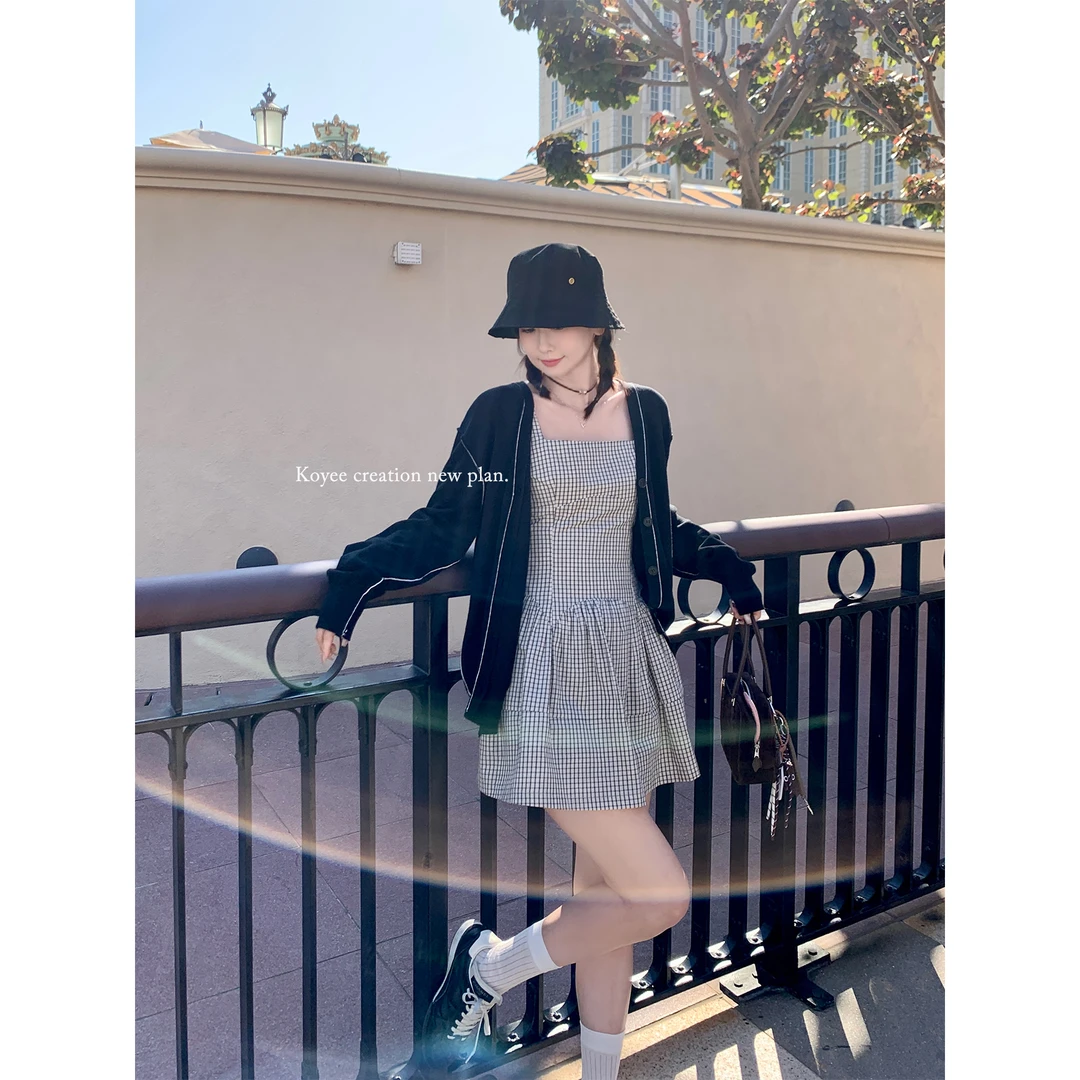 孔一粒设计感格子吊带连衣裙女2025春季新款气质收腰显瘦背心短裙