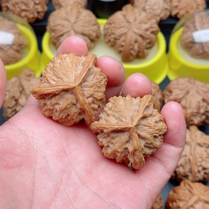 文玩核桃吊坠盘山三棱39×38×38